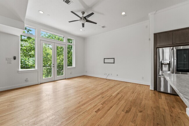 Building Photo - 3205 Baron St