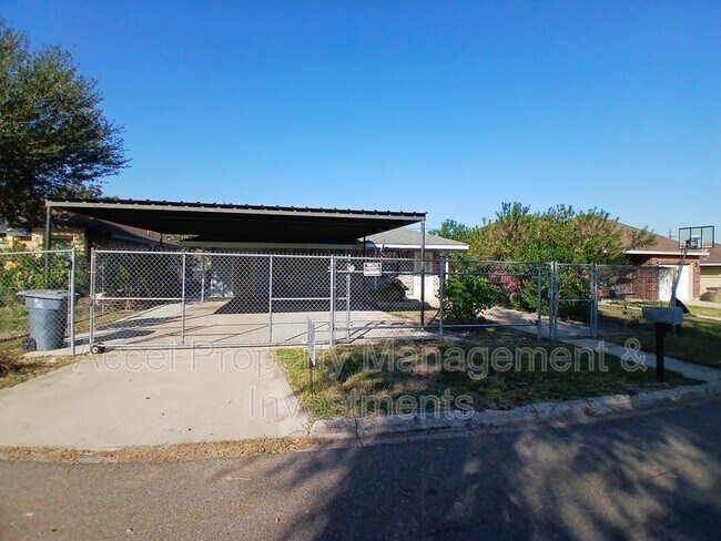 Building Photo - 3601 Mina De Oro