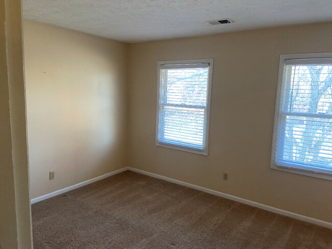 Building Photo - 3134 High Ridge Dr