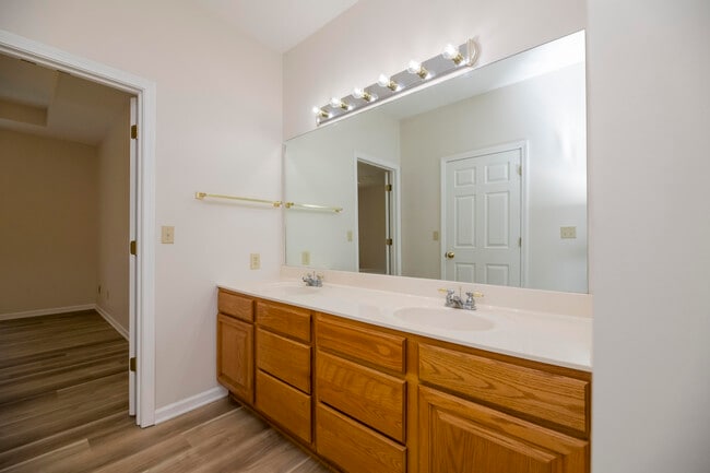 Building Photo - 3617 Augusta Dr