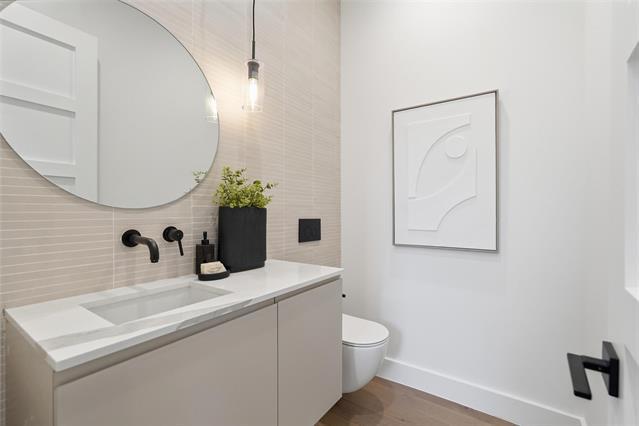 Building Photo - 3633 Thedford Ave