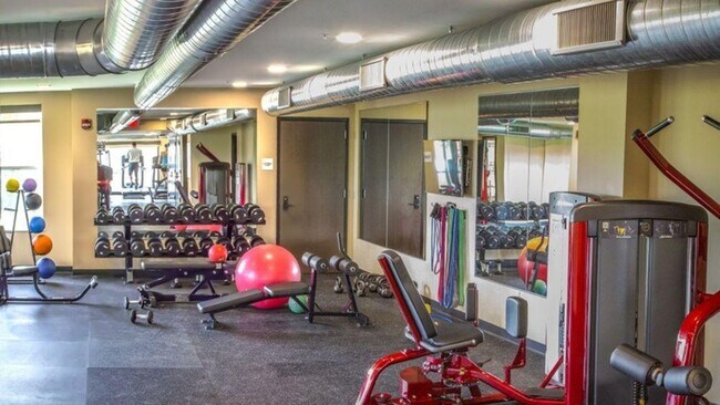 Building Photo - 12831 Daylight Dr