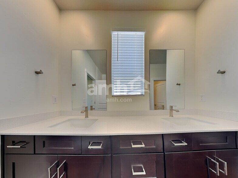 Building Photo - 5045 W White Ash Ct