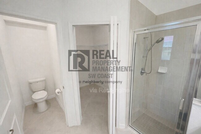 Building Photo - 2555 Vine Ave