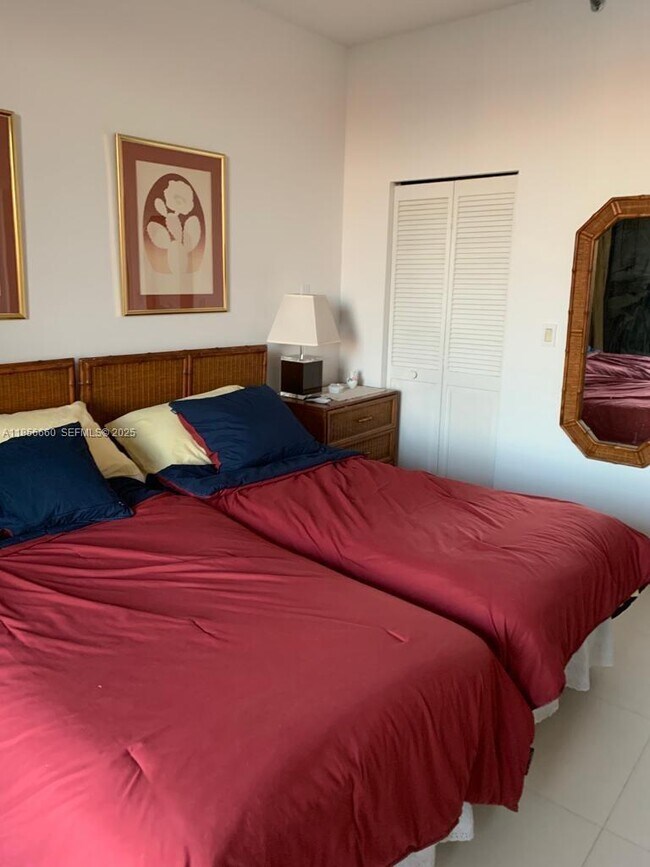 Building Photo - 251 Crandon Blvd