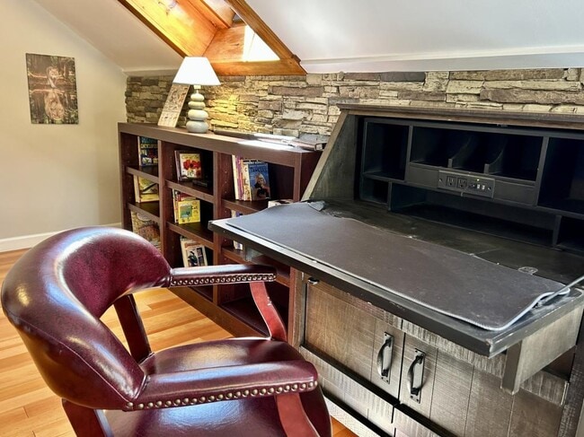 Building Photo - 337 ME-133