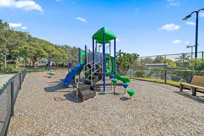 Building Photo - 1510 15th Ct