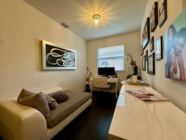 Building Photo - 9687 Springlake Cir