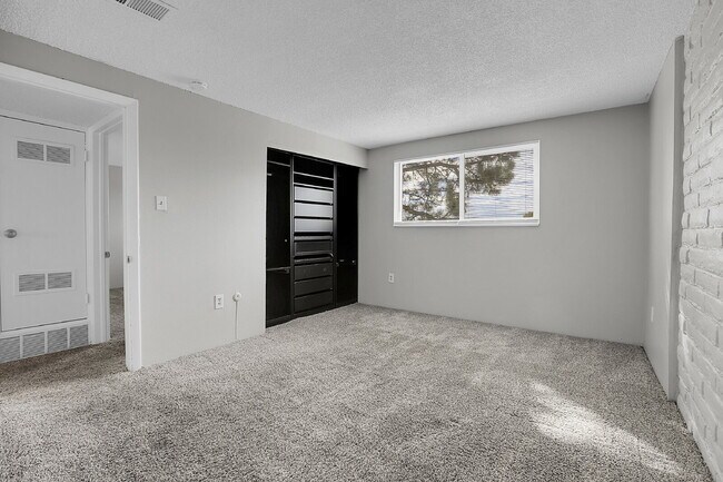 Building Photo - $1,650.00 - HALF OFF First Month's Rent - 3 Bedrooms, 2 Bathrooms, Condo in Lakewood with Onsite ...