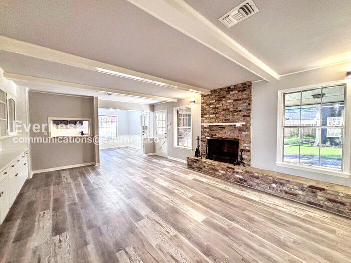 Building Photo - 2101 Lamar Dr