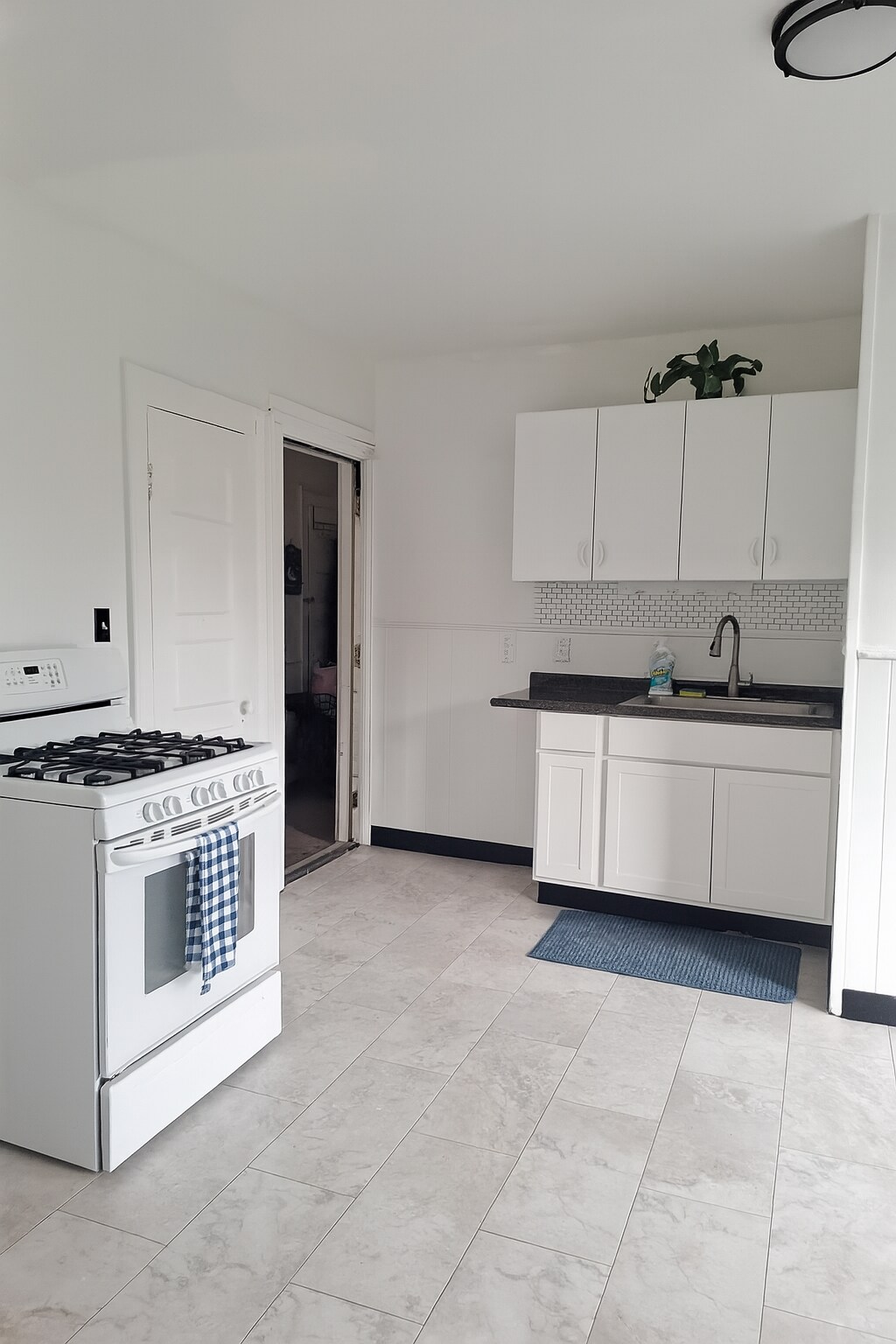 Kitchen - 109 Center Ave