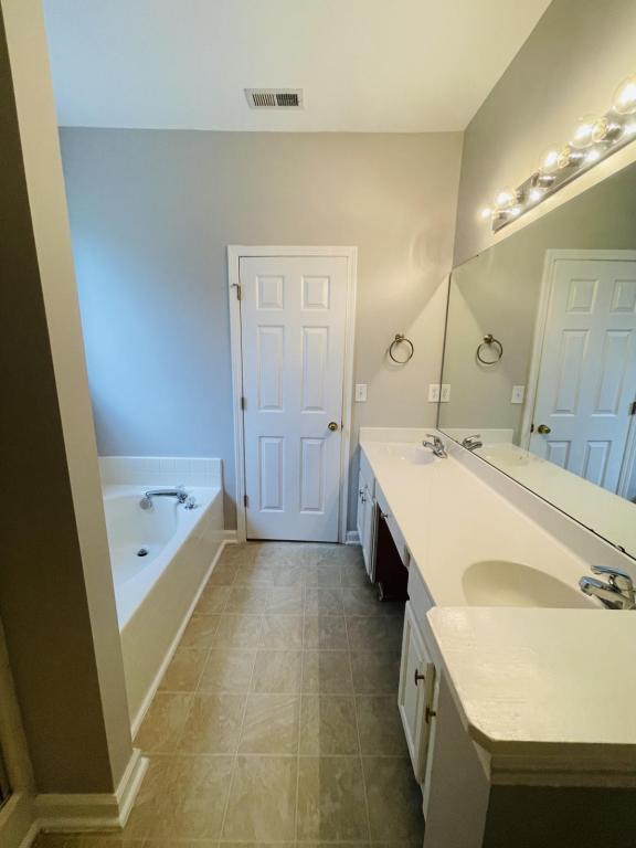 Building Photo - 156 Largess Ln