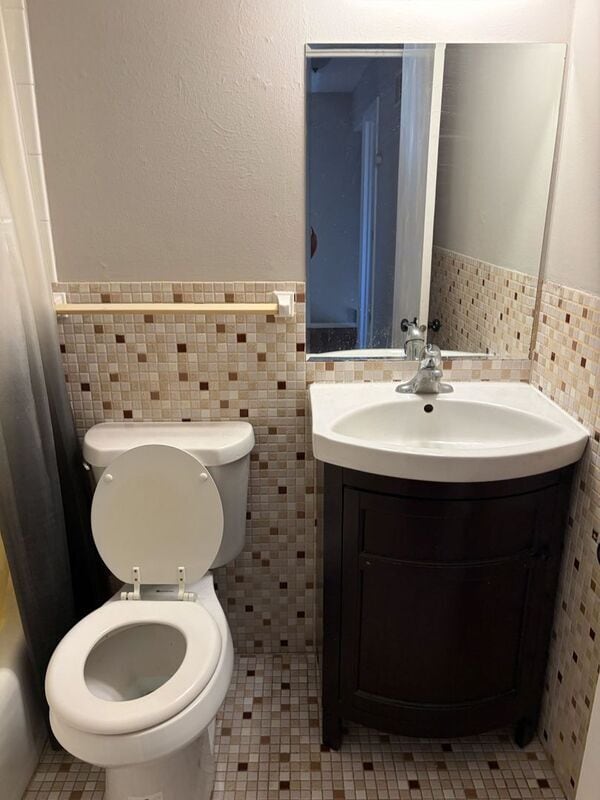 Building Photo - 1511 Sylvan Ln