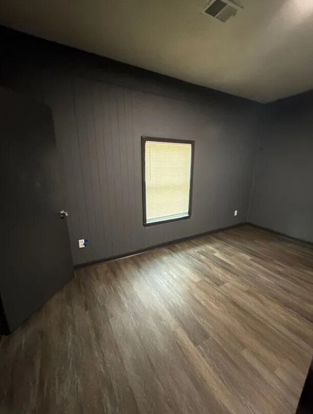 Building Photo - Fully Renovated 3BR in Sherwood Forest – Section 8 Welcome