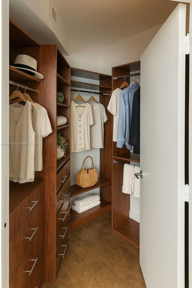 Building Photo - 1900 N Bayshore Dr