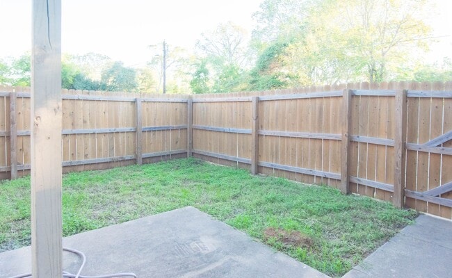 Building Photo - AUGUST PRE-LEASE!  4 Bedroom/3.5 Bathroom ...