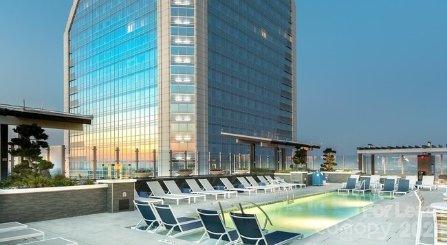 Building Photo - 525 S Church St