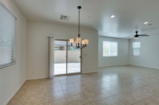 Building Photo - Gorgeous one story 4 bedroom 2 Bathroom Ho...