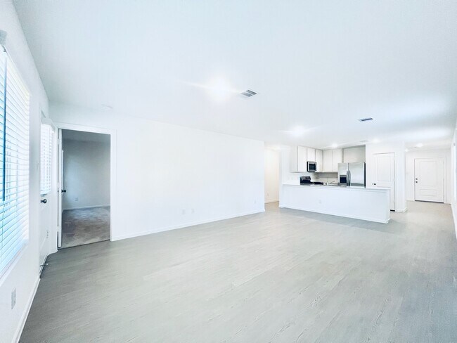 Building Photo - 3090 Mallorca Dr