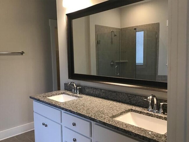 Building Photo - 700 Rivulet Dr SW