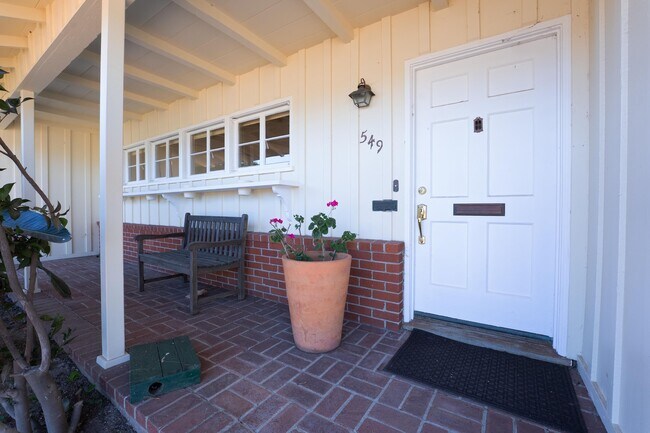 Building Photo - 549 El Medio Ave