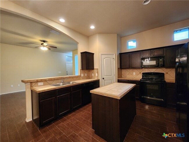 Building Photo - 622 Creekside Cir