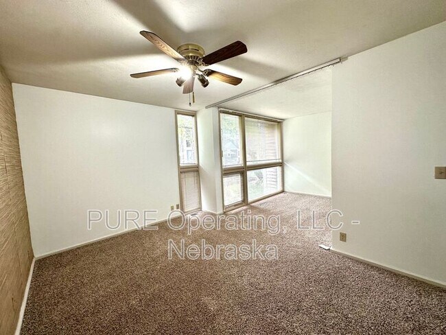 Building Photo - 1631 N 109th Plaza
