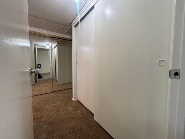 Building Photo - Charming 2-Bedroom Condo with Community Pool & Utilities Included in Newhall!