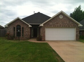 Building Photo - DOGWOOD SOUTH-GATED COMMUNITY-NICE HOME-CLOSE TO BAFB
