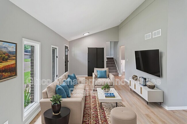 Building Photo - 242 S Harper Ave