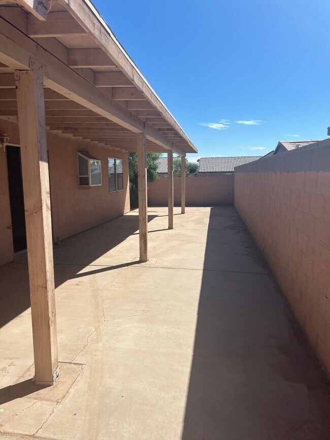 Building Photo - Three Bedroom Cibola Home on a large Lot