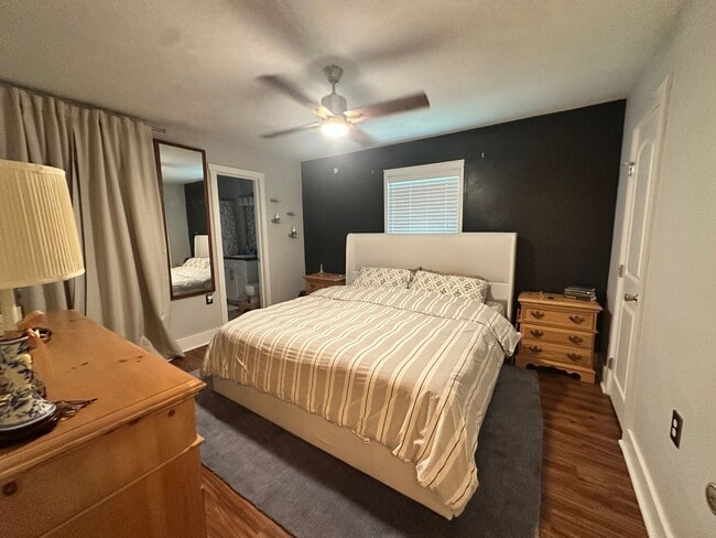 Building Photo - 3 BED | 2 BATH | GATED BACKYARD | TWO CAR DRIVEWAY | DAFFIN PARK