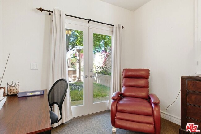 Building Photo - 6003 County Oak Rd