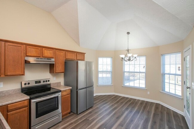 Building Photo - 3 Bed w/Bonus, Large Yard in Sought After Franklin Location!