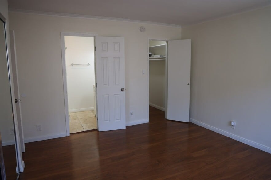 Building Photo - 5403 Newcastle Ave