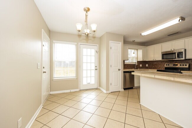 Building Photo - 872 Lavergne Ln