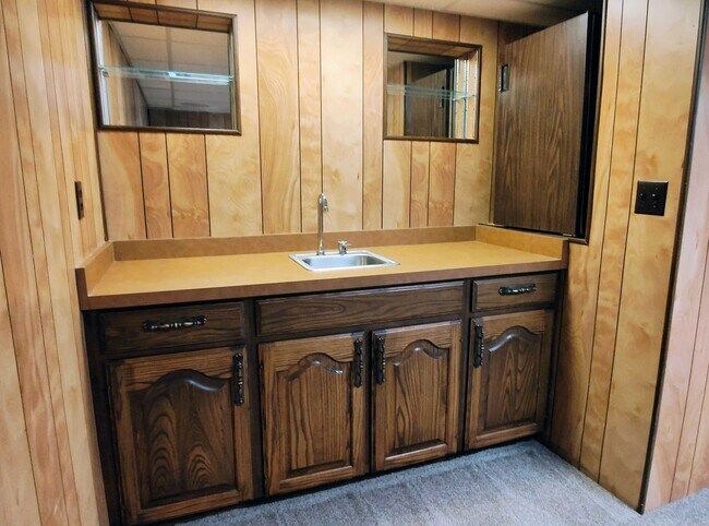 Building Photo - 3 Bd 2 Bath Over 2500 sq ft in Sandy