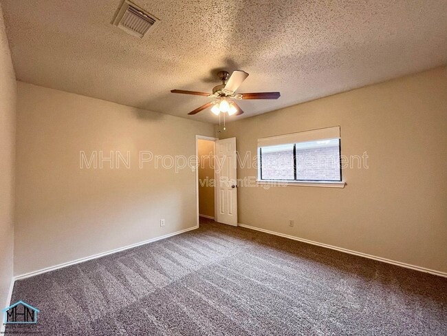 Building Photo - 8143 Chestnut Manor Dr