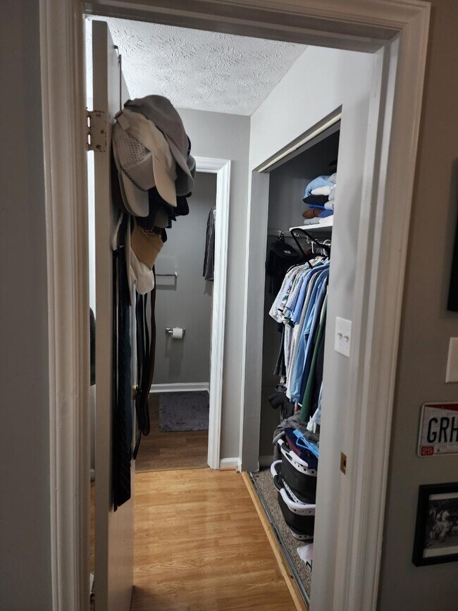 Building Photo - 562 Woodland Ave