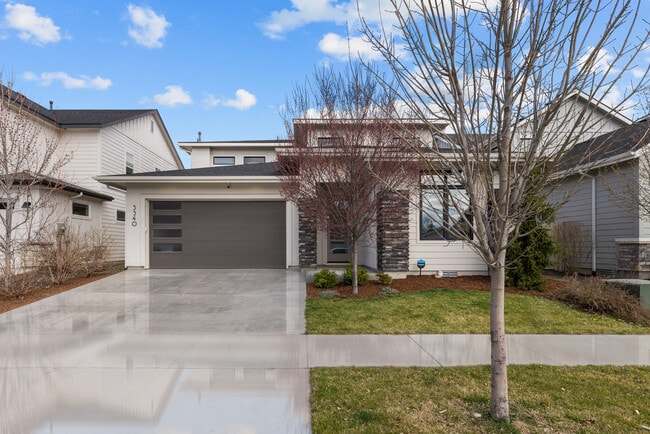 Building Photo - 3340 W Lassen Dr