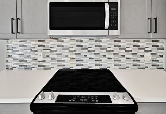 Building Photo - Stylish & Move-In Ready Homes in the Desir...