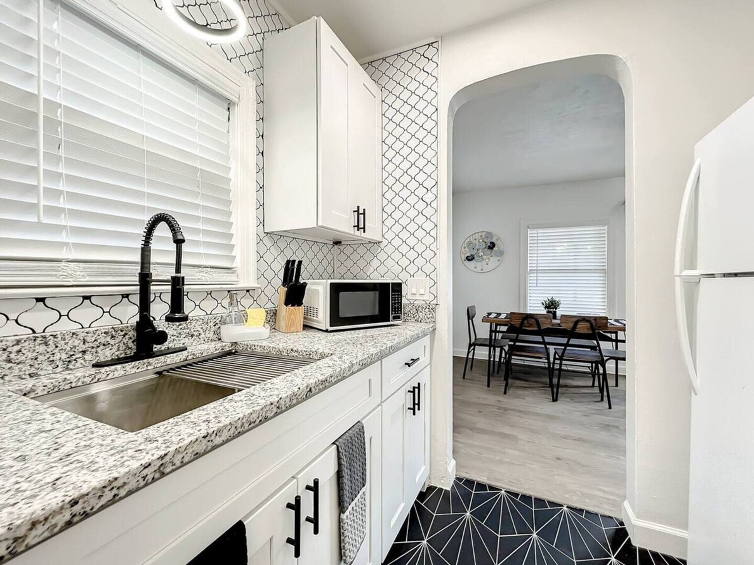 Building Photo - 1829 Hollenbeck Dr