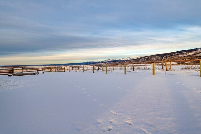 Building Photo - 1330 Larsen Ln