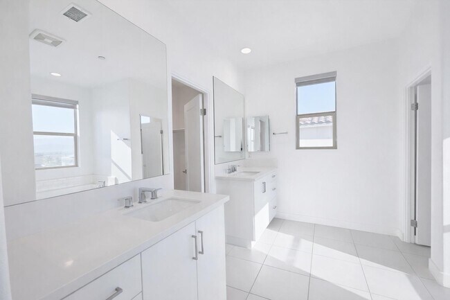 Building Photo - 35770 McCarthy St