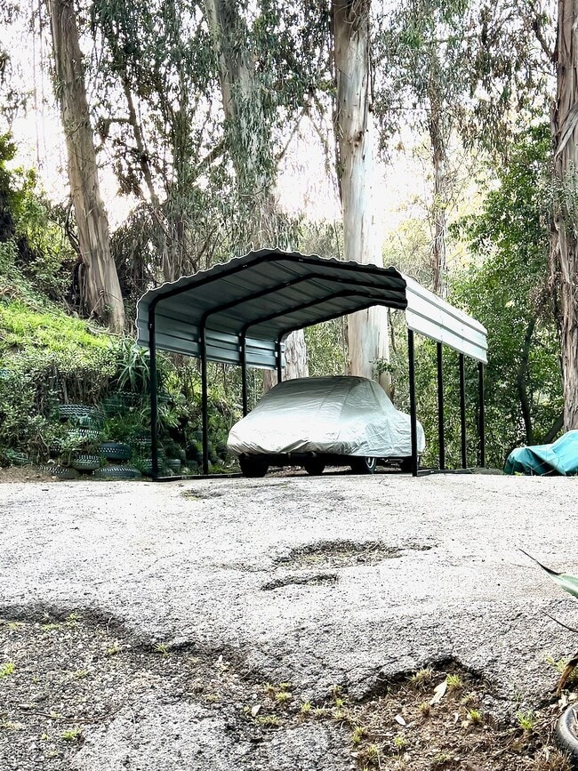 Building Photo - 615 Falls Dr