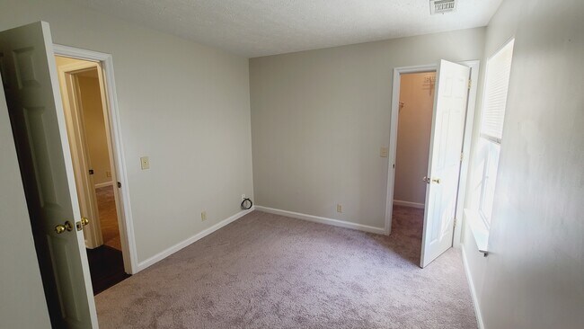 Building Photo - 2342 Benay Rd