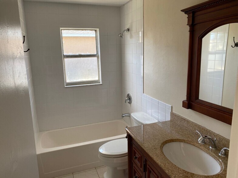 Building Photo - 3809-3811 SW 8th Ct