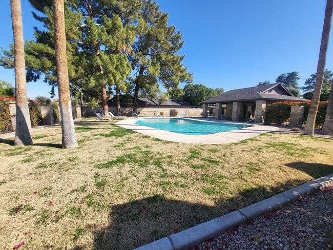 Building Photo - 1ST MONTH RENT FREE!!! GREAT SINGLE LEVEL ...