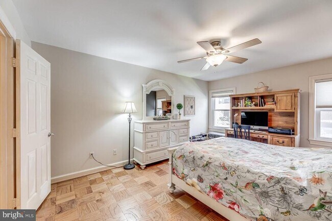 Building Photo - 519 Tobacco Quay