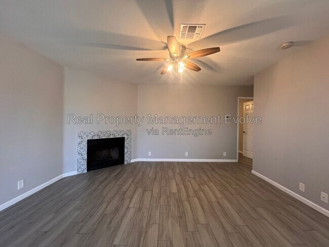 Building Photo - 408 W Blackhawk Dr